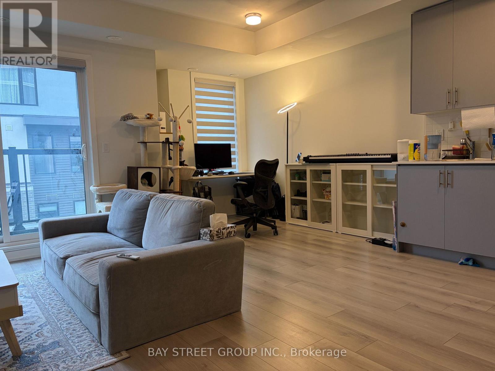 4 - 3421 Ridgeway Dr Drive, Mississauga, Ontario  L5L 0C1 - Photo 3 - W12990550