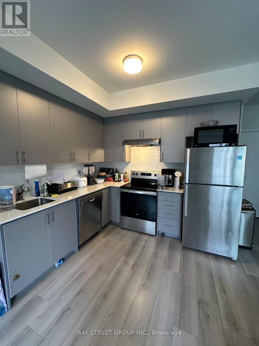 4 - 3421 Ridgeway Dr Drive, Mississauga, Ontario  L5L 0C1 - Photo 4 - W12990550