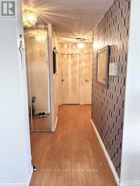 408 - 3590 Kaneff Crescent, Mississauga, Ontario  L5A 3X3 - Photo 4 - W12990564