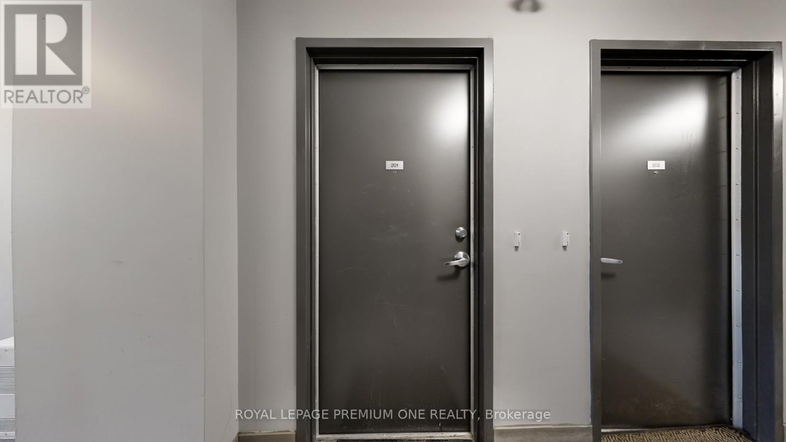 201 - 441 Jane Street, Toronto, Ontario  M6S 3Z9 - Photo 4 - W12990648