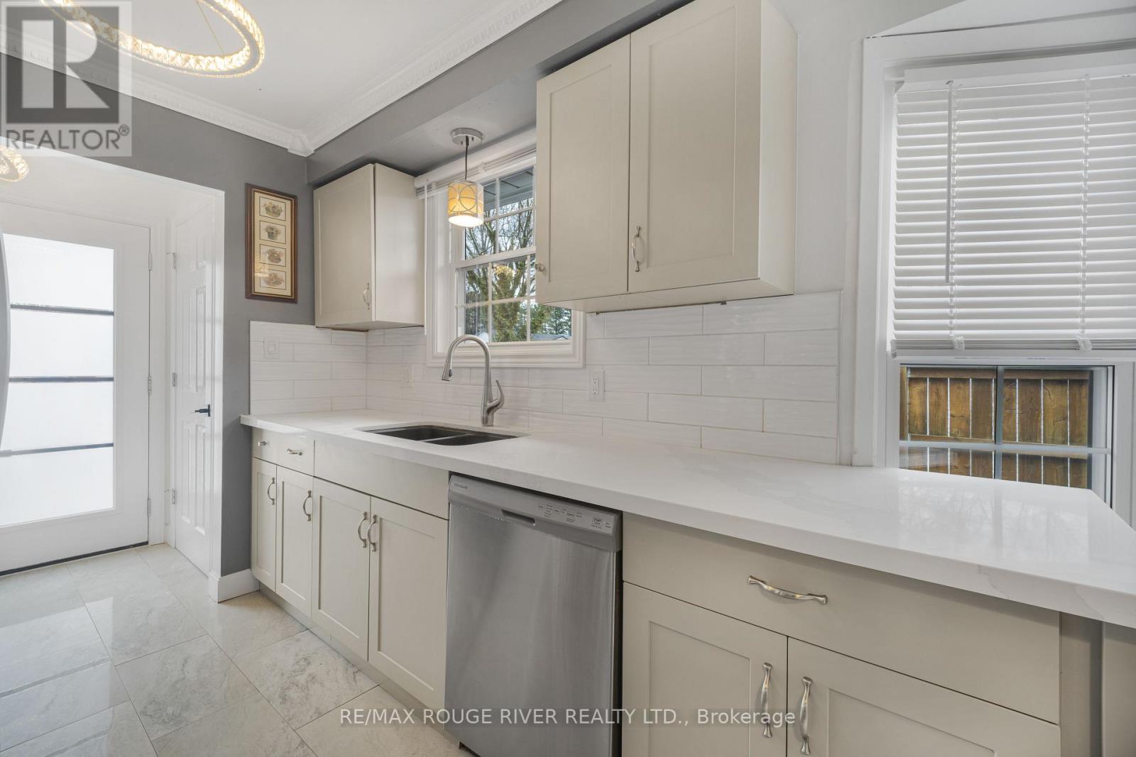 3201 Butler Place, Niagara Falls, Ontario  L2J 3K3 - Photo 4 - X12990278