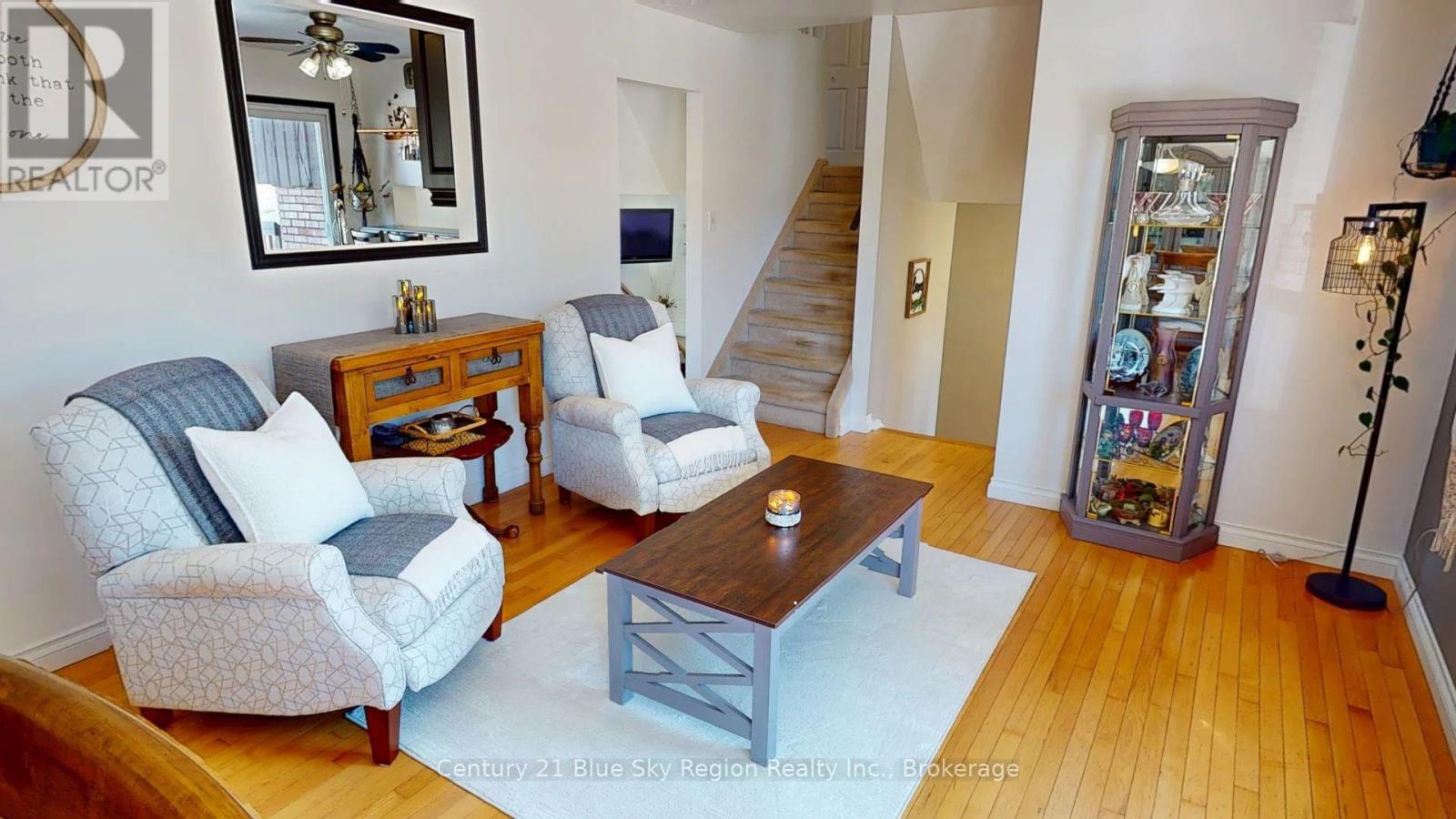 25 Carriage Crescent, North Bay, Ontario  P1C 1G5 - Photo 4 - X12990904