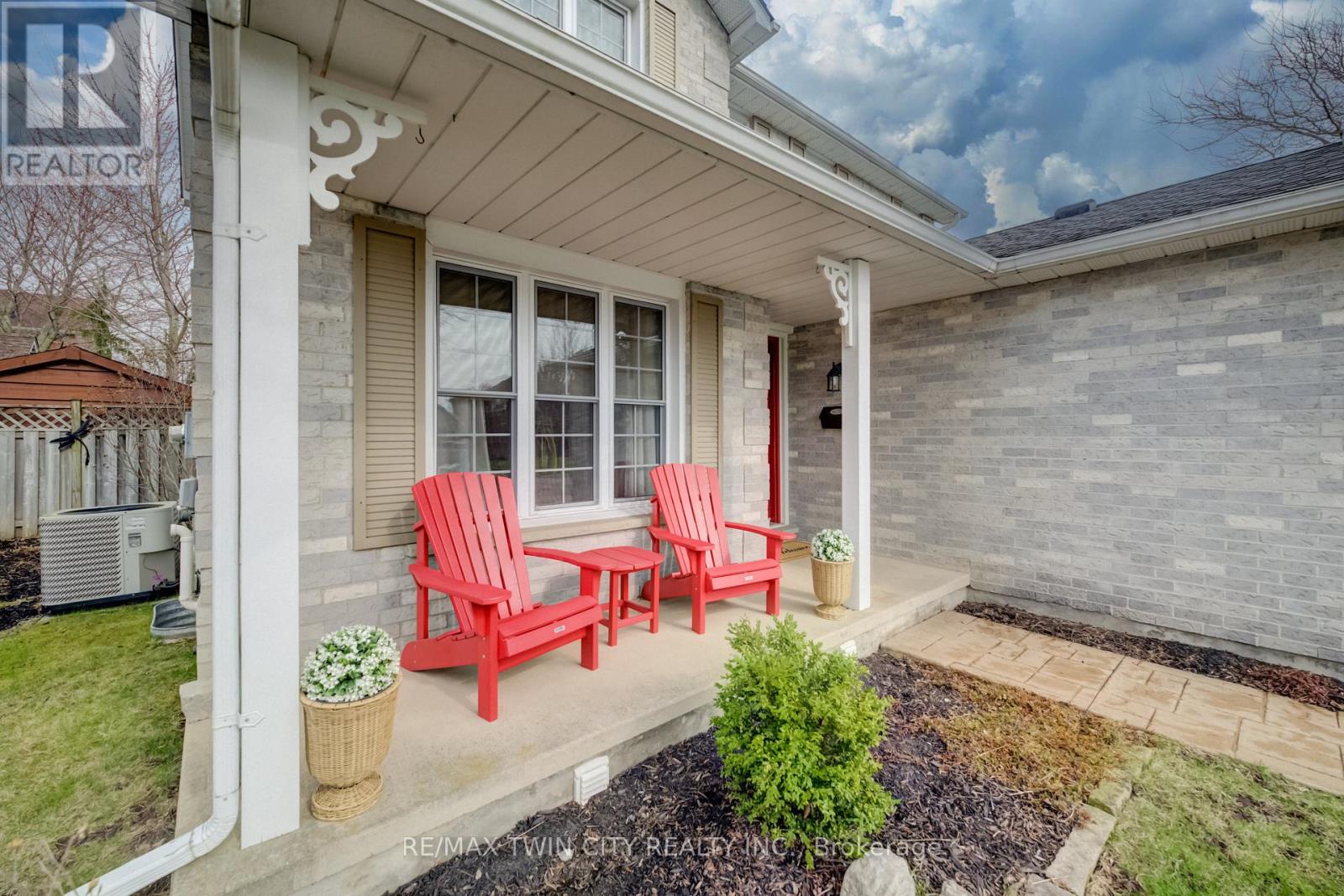 150 Bayne Crescent, Cambridge, Ontario  N1T 1K4 - Photo 2 - X12990566