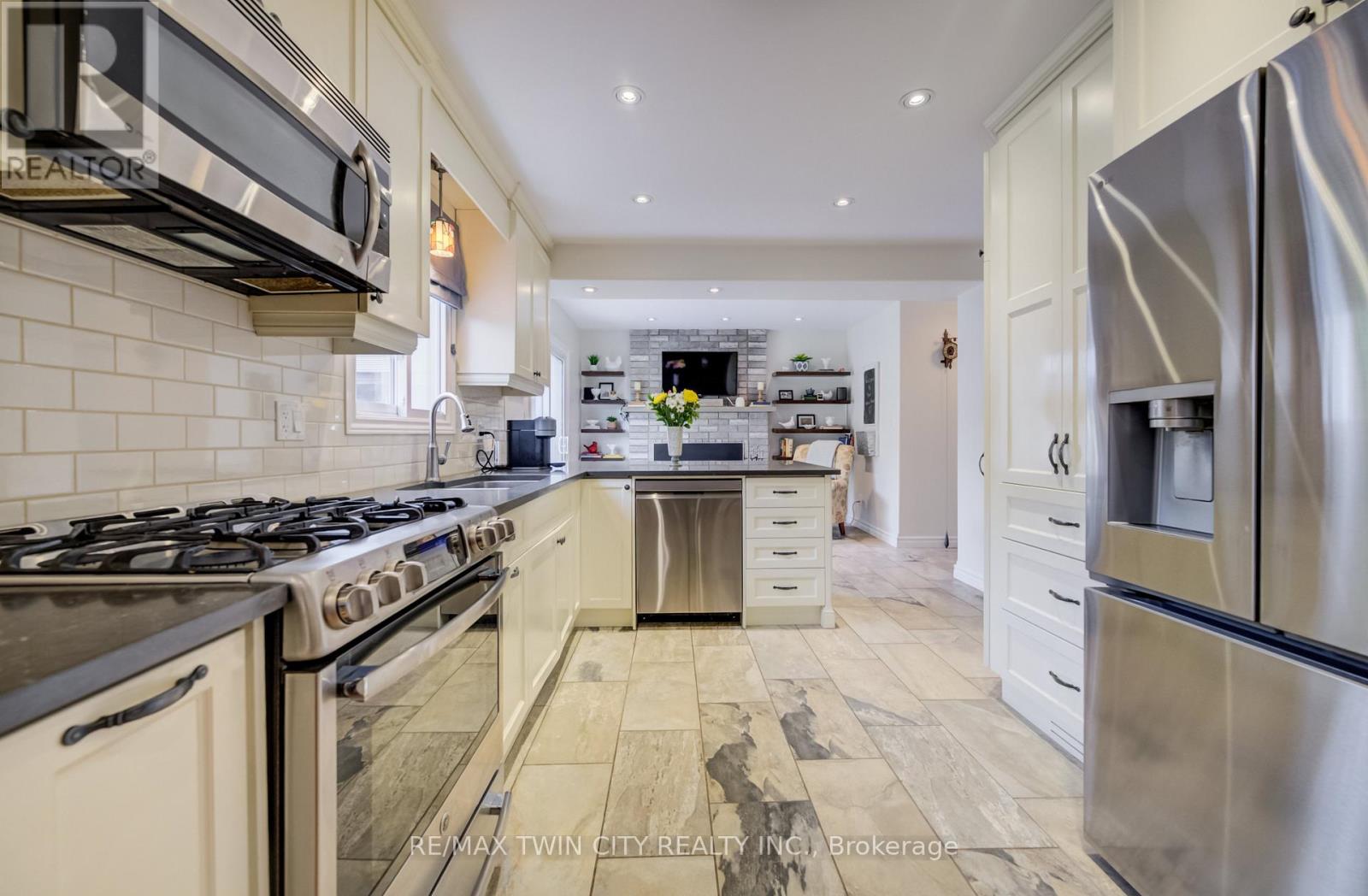 150 Bayne Crescent, Cambridge, Ontario  N1T 1K4 - Photo 7 - X12990566