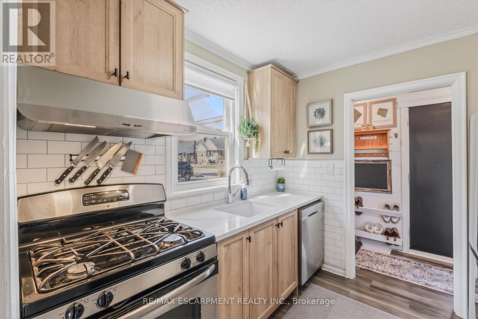 43 Woodbridge Road, Hamilton, Ontario  L8K 3C8 - Photo 14 - X12990636