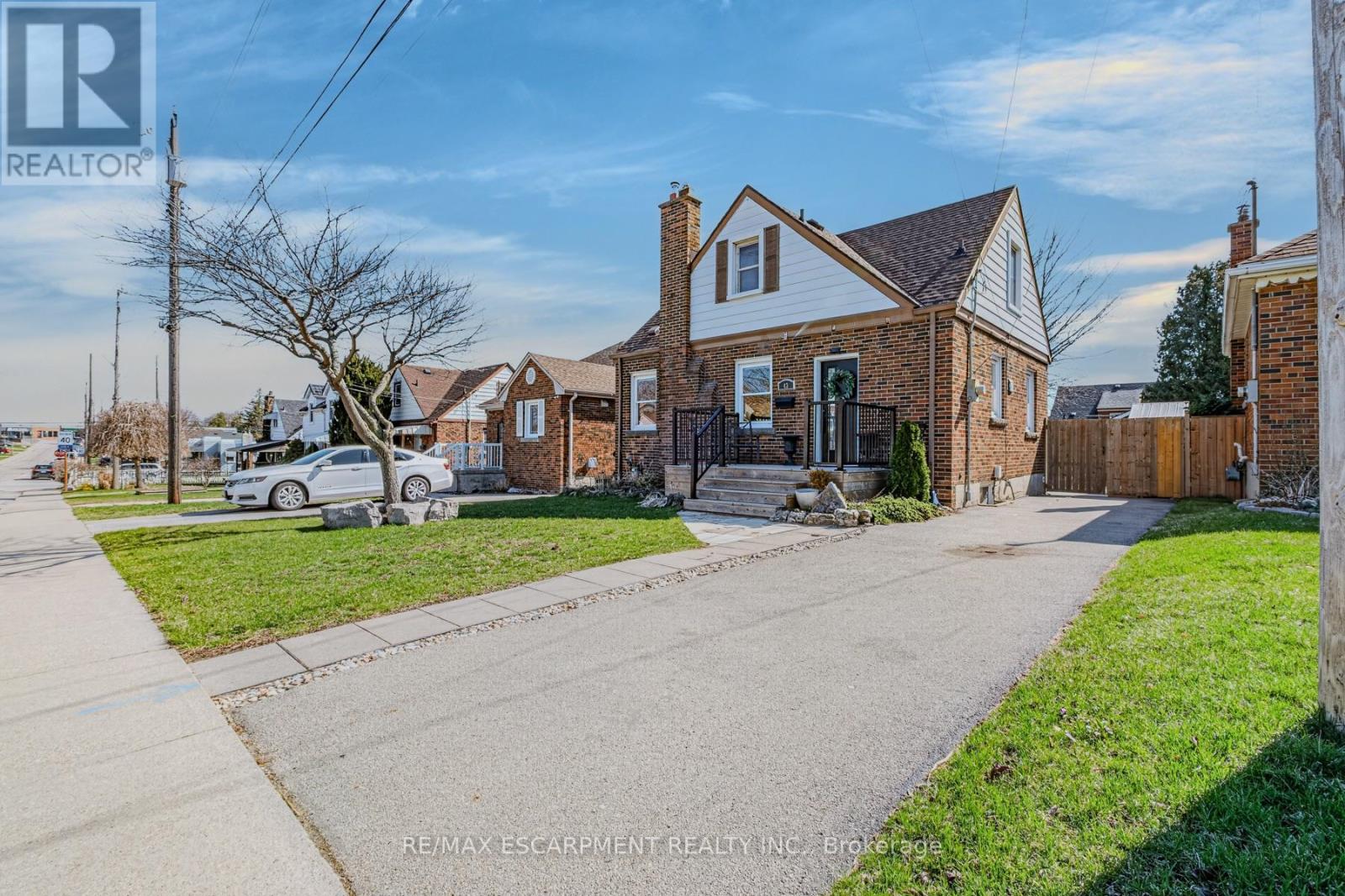 43 Woodbridge Road, Hamilton, Ontario  L8K 3C8 - Photo 2 - X12990636