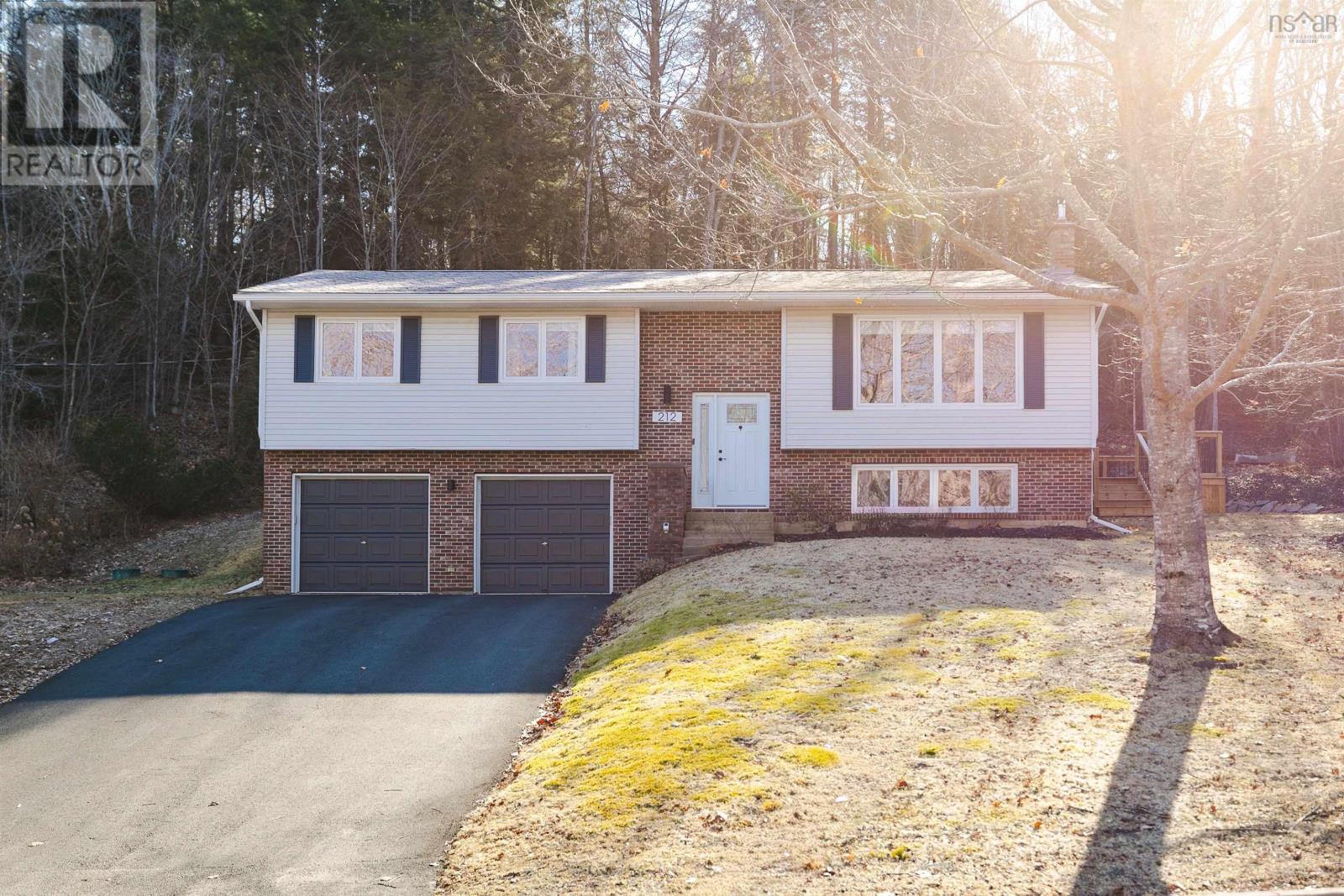 212 Howe Avenue, Fall River, Nova Scotia  B2T 1H7 - Photo 1 - 202602723