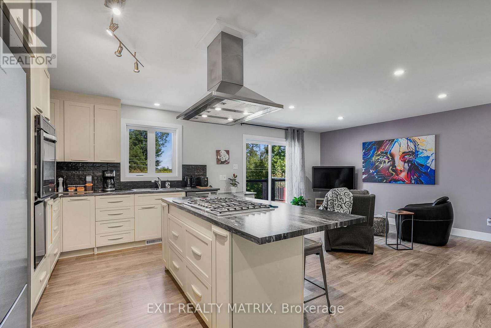 3515 Front Road E, Champlain, Ontario K6A 2R2 - Photo 25 - X12990970