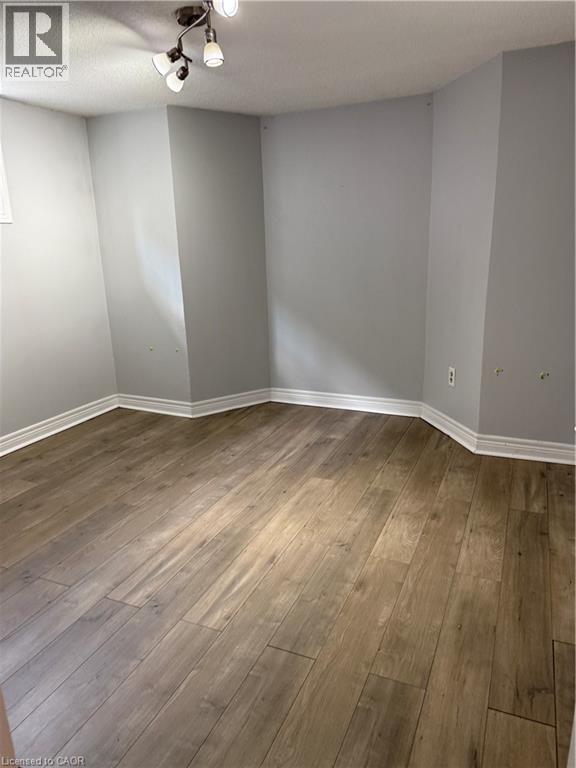 39 East 36th Street, Hamilton, Ontario  L8V 3Y8 - Photo 4 - 40819846