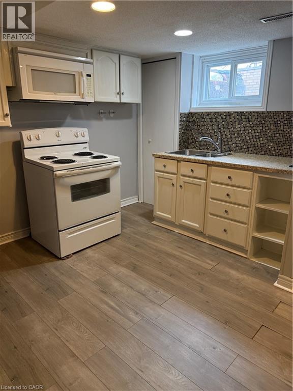 39 East 36th Street, Hamilton, Ontario  L8V 3Y8 - Photo 2 - 40819846