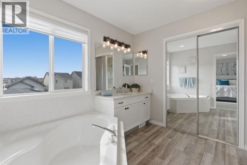 124 Prestwick Estate Way SE, Calgary, Alberta  T2Z 3M2 - Photo 25 - A2293077