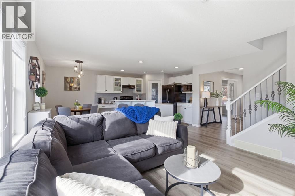 124 Prestwick Estate Way SE, Calgary, Alberta  T2Z 3M2 - Photo 9 - A2293077