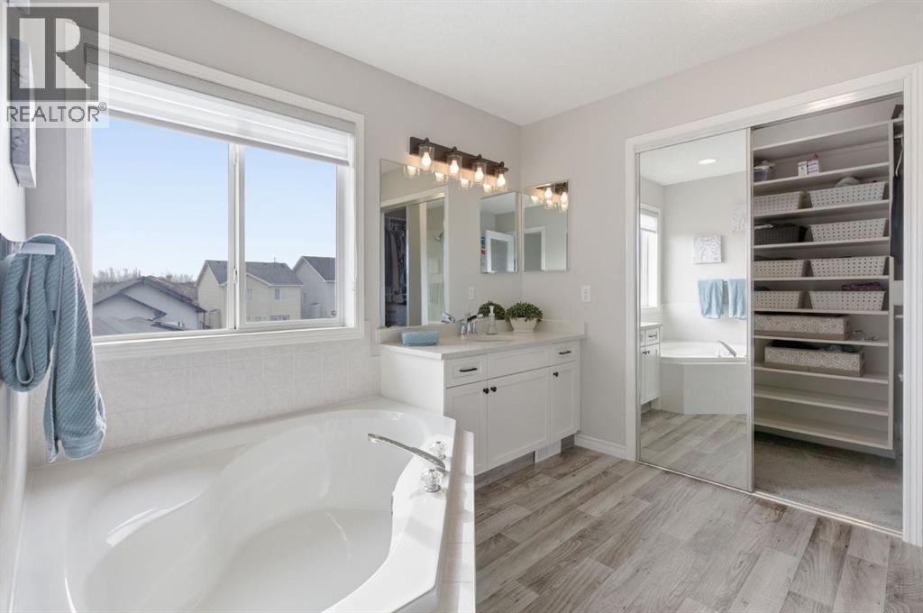 124 Prestwick Estate Way SE, Calgary, Alberta  T2Z 3M2 - Photo 23 - A2293077