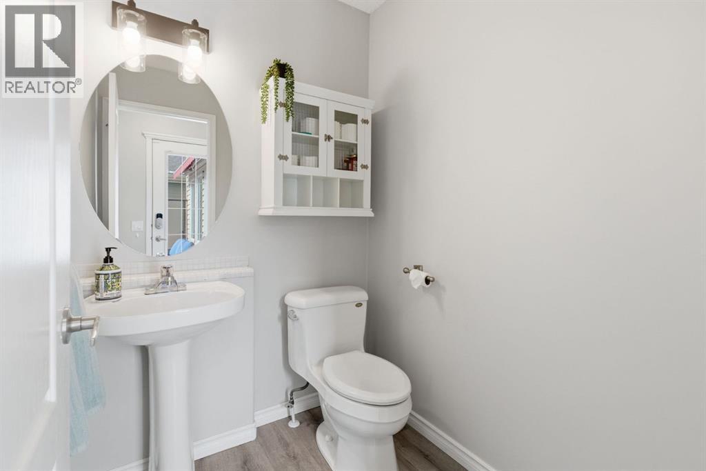 124 Prestwick Estate Way SE, Calgary, Alberta  T2Z 3M2 - Photo 18 - A2293077