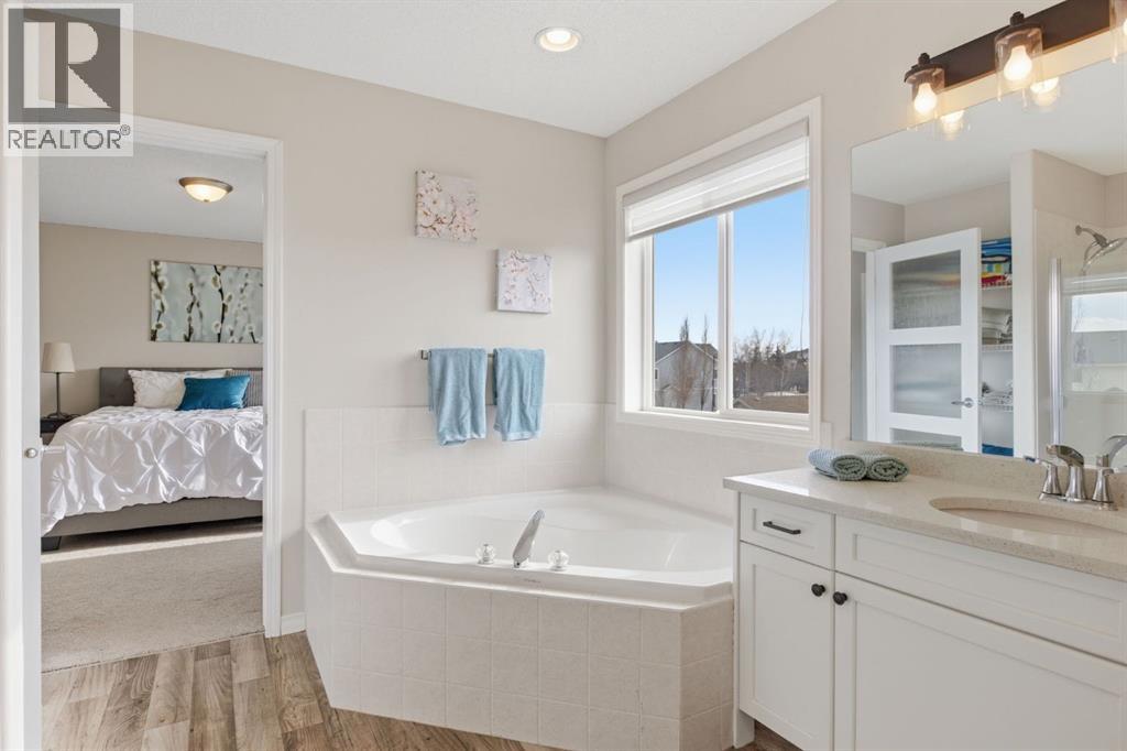 124 Prestwick Estate Way SE, Calgary, Alberta  T2Z 3M2 - Photo 22 - A2293077