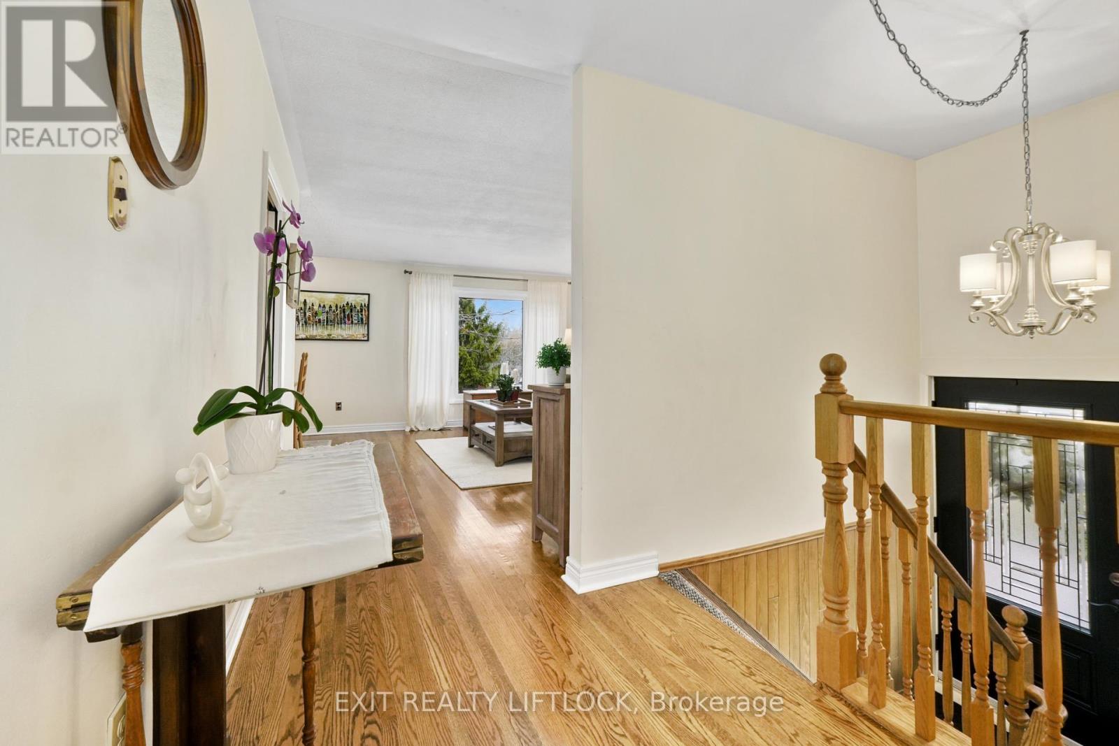 273 Maxwell Avenue, Peterborough, Ontario  K9J 1B4 - Photo 3 - X12991020