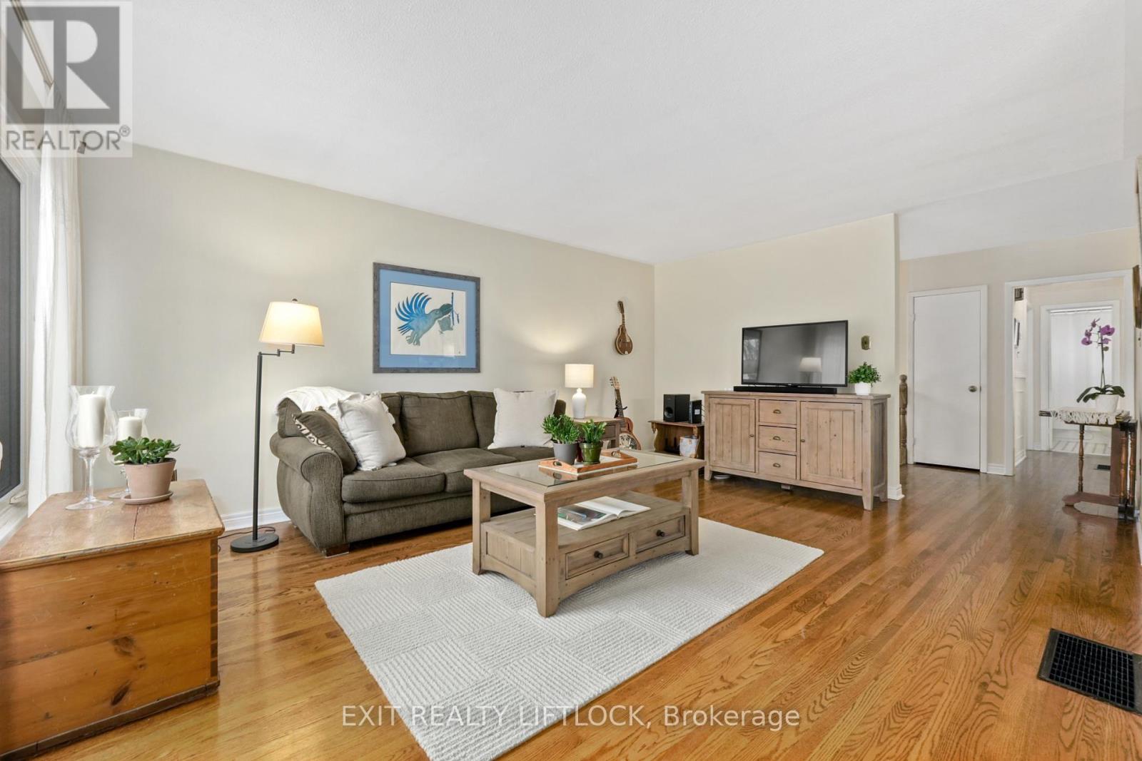 273 Maxwell Avenue, Peterborough, Ontario  K9J 1B4 - Photo 5 - X12991020