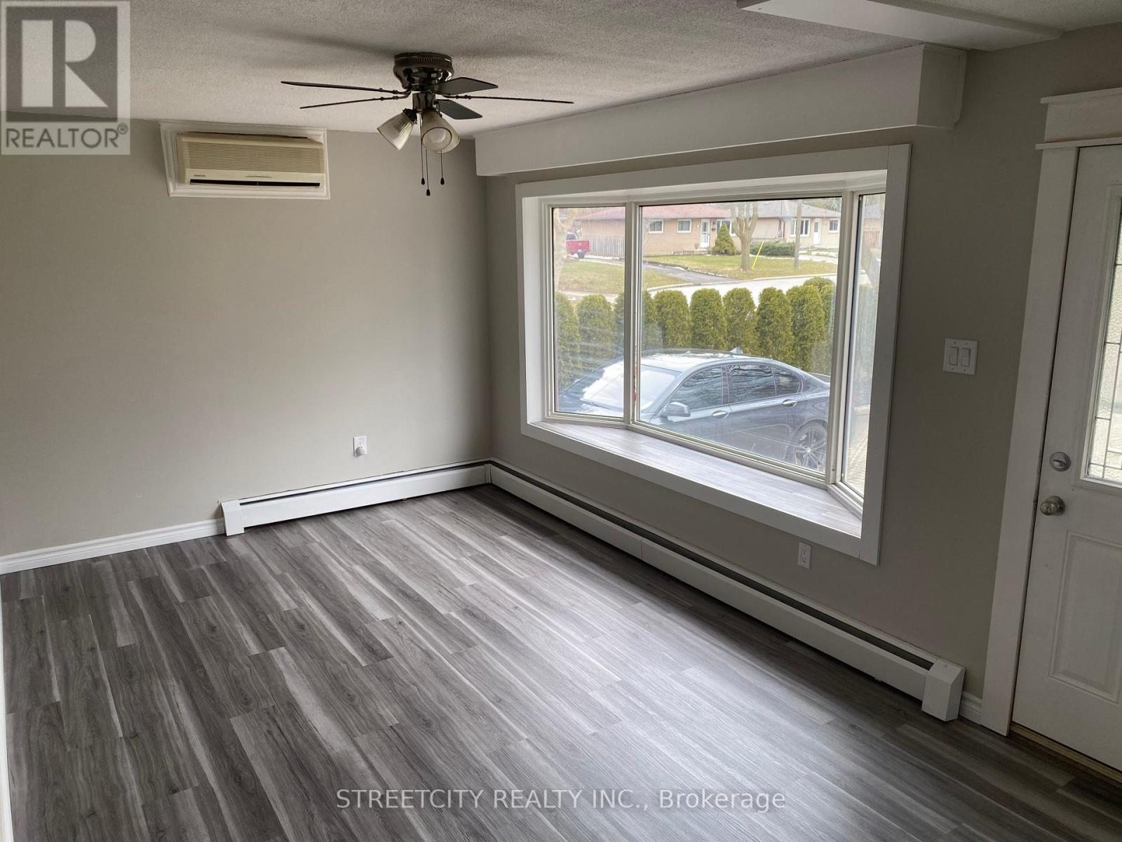 238 Burnside Drive, London East, Ontario  N5V 1B9 - Photo 5 - X12990812