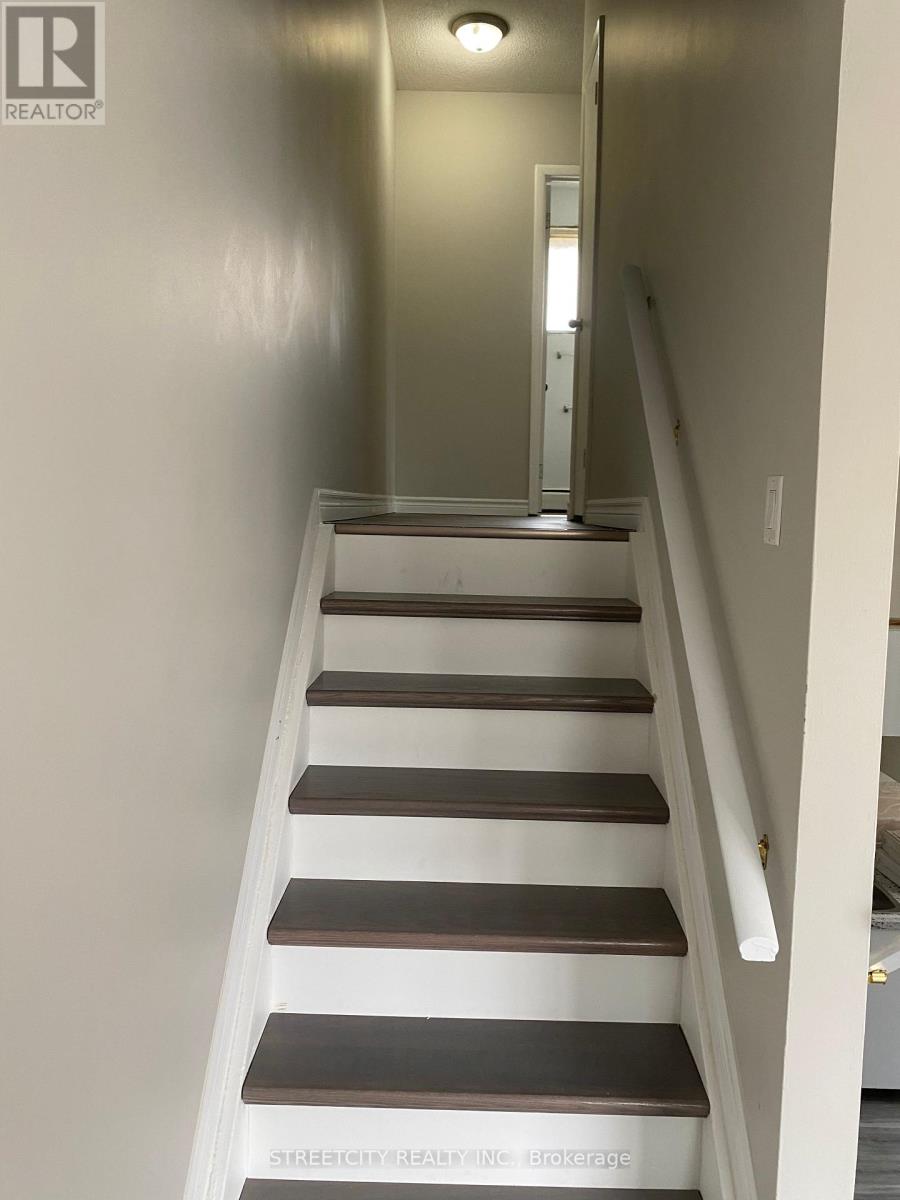 238 Burnside Drive, London East, Ontario  N5V 1B9 - Photo 7 - X12990812