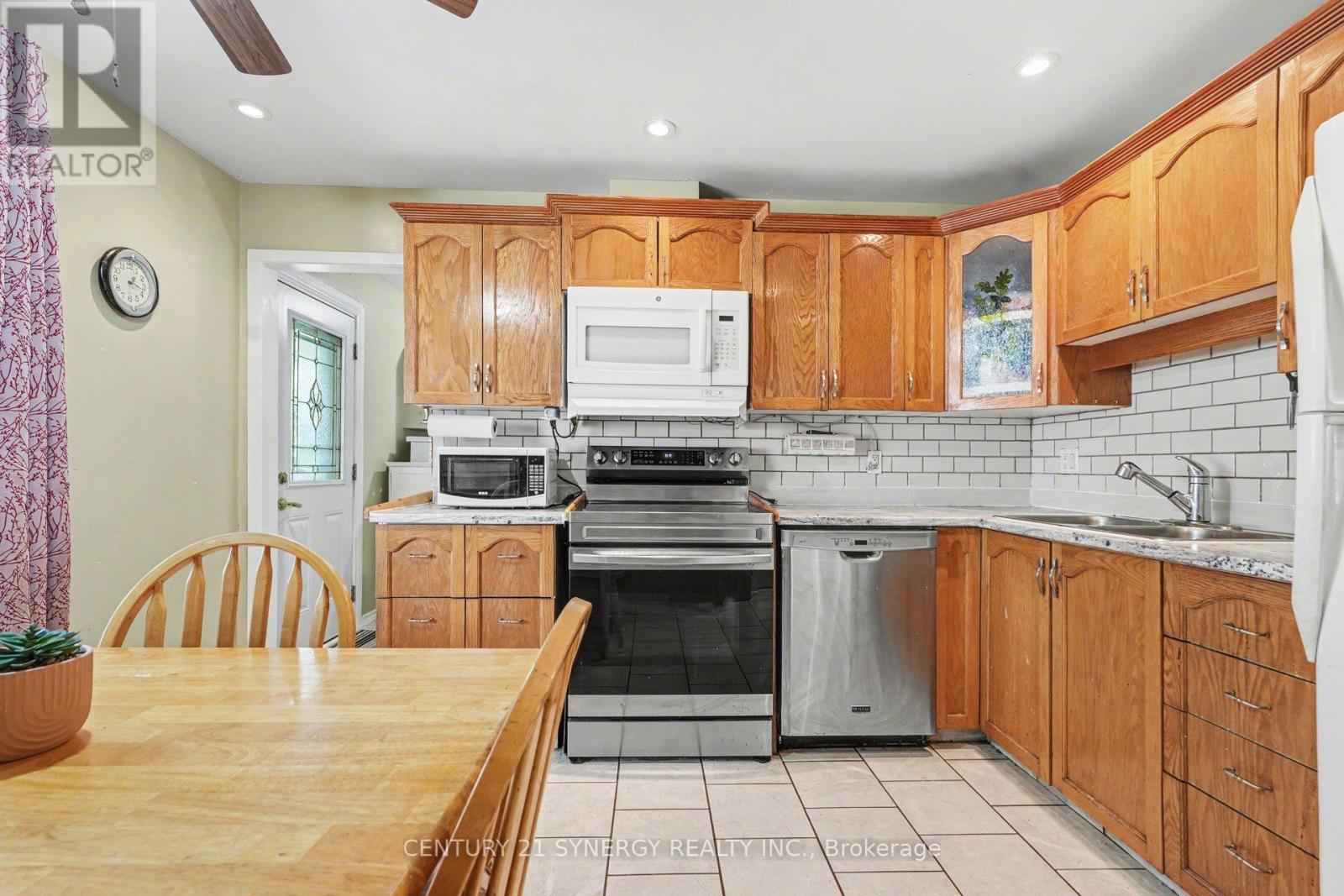 220 Highfield Crescent, Beckwith, Ontario K7C 3P2 - Photo 13 - X12990734