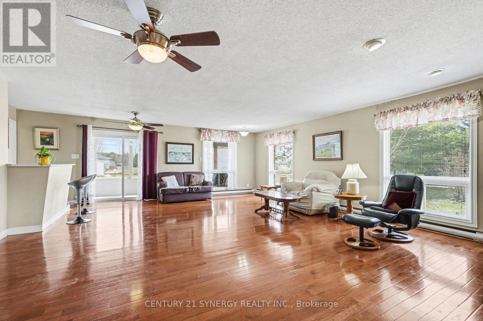 220 Highfield Crescent, Beckwith, Ontario K7C 3P2 - Photo 7 - X12990734