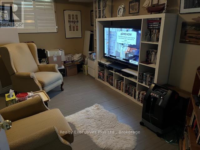 284 Appleby Line, Burlington, Ontario  L7L 2X5 - Photo 15 - W12990824