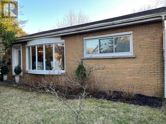 284 Appleby Line, Burlington, Ontario  L7L 2X5 - Photo 2 - W12990824