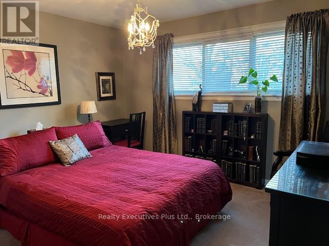 284 Appleby Line, Burlington, Ontario  L7L 2X5 - Photo 9 - W12990824