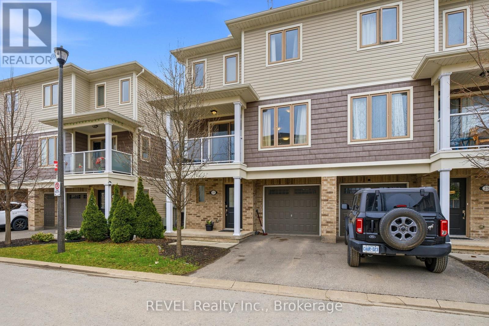 20 - 19 Scarlett Common, St. Catharines, Ontario  L2P 0C4 - Photo 3 - X12990874