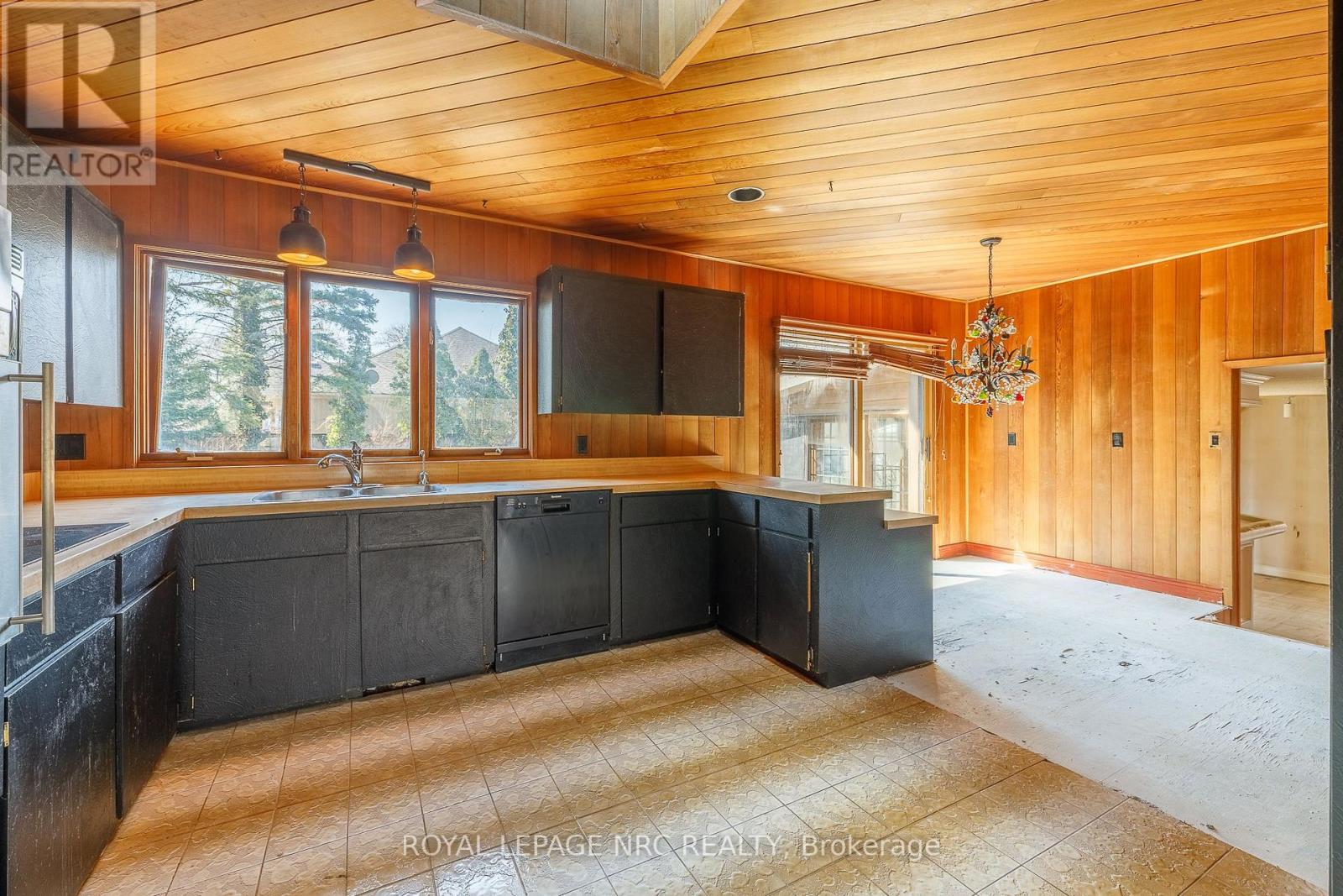 20 Old Coach Road, St. Catharines, Ontario  L2N 2P3 - Photo 10 - X12990982