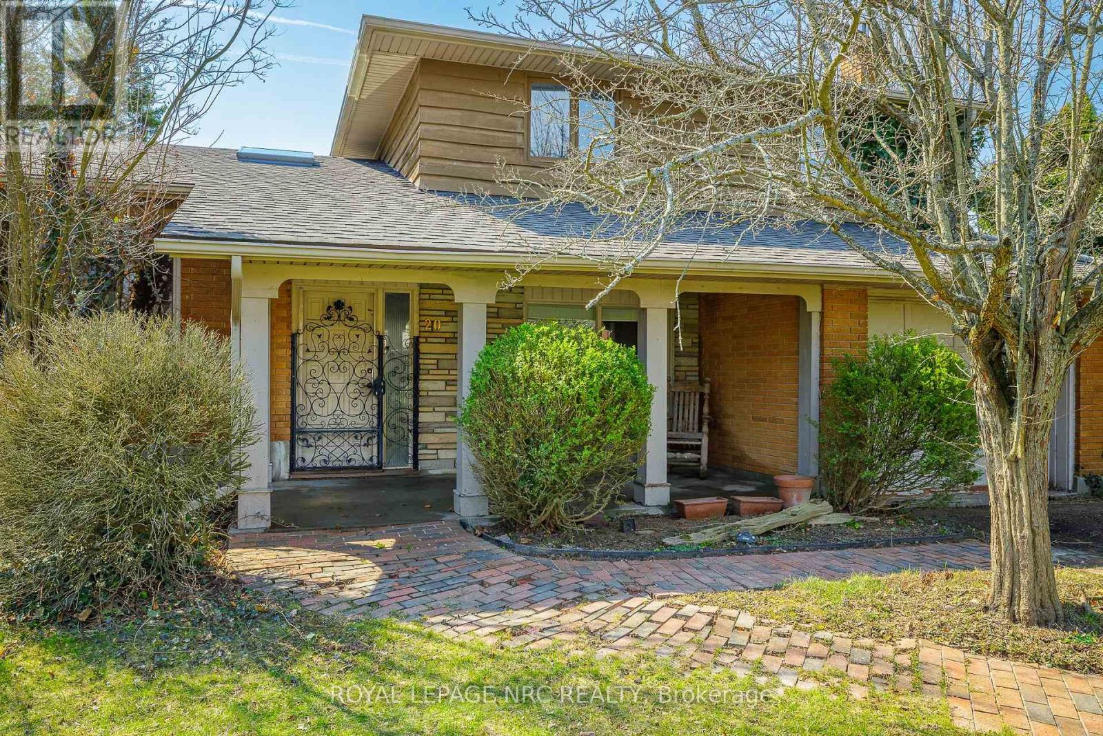 20 Old Coach Road, St. Catharines, Ontario  L2N 2P3 - Photo 5 - X12990982