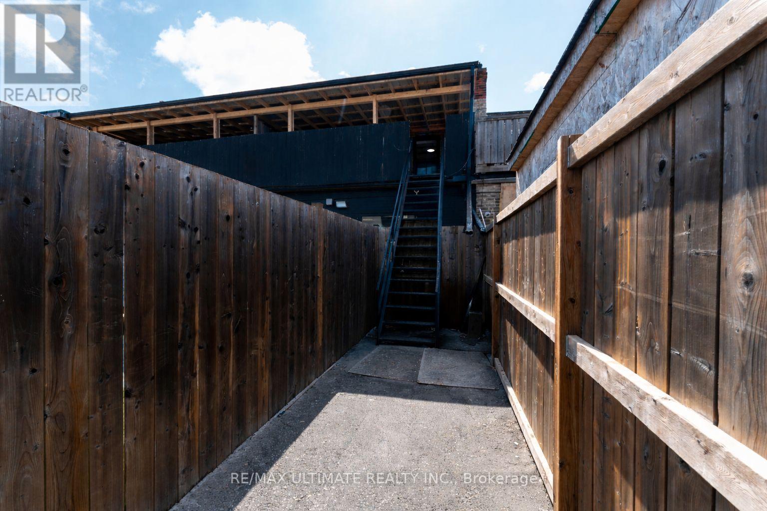 484a Cosburn Avenue, Toronto, Ontario  M4J 2N5 - Photo 27 - E12980038