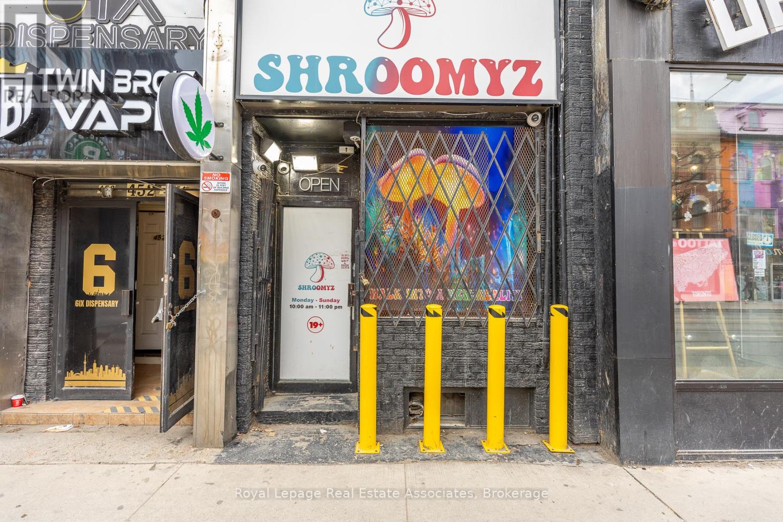 452 QUEEN STREET W, Toronto, Ontario