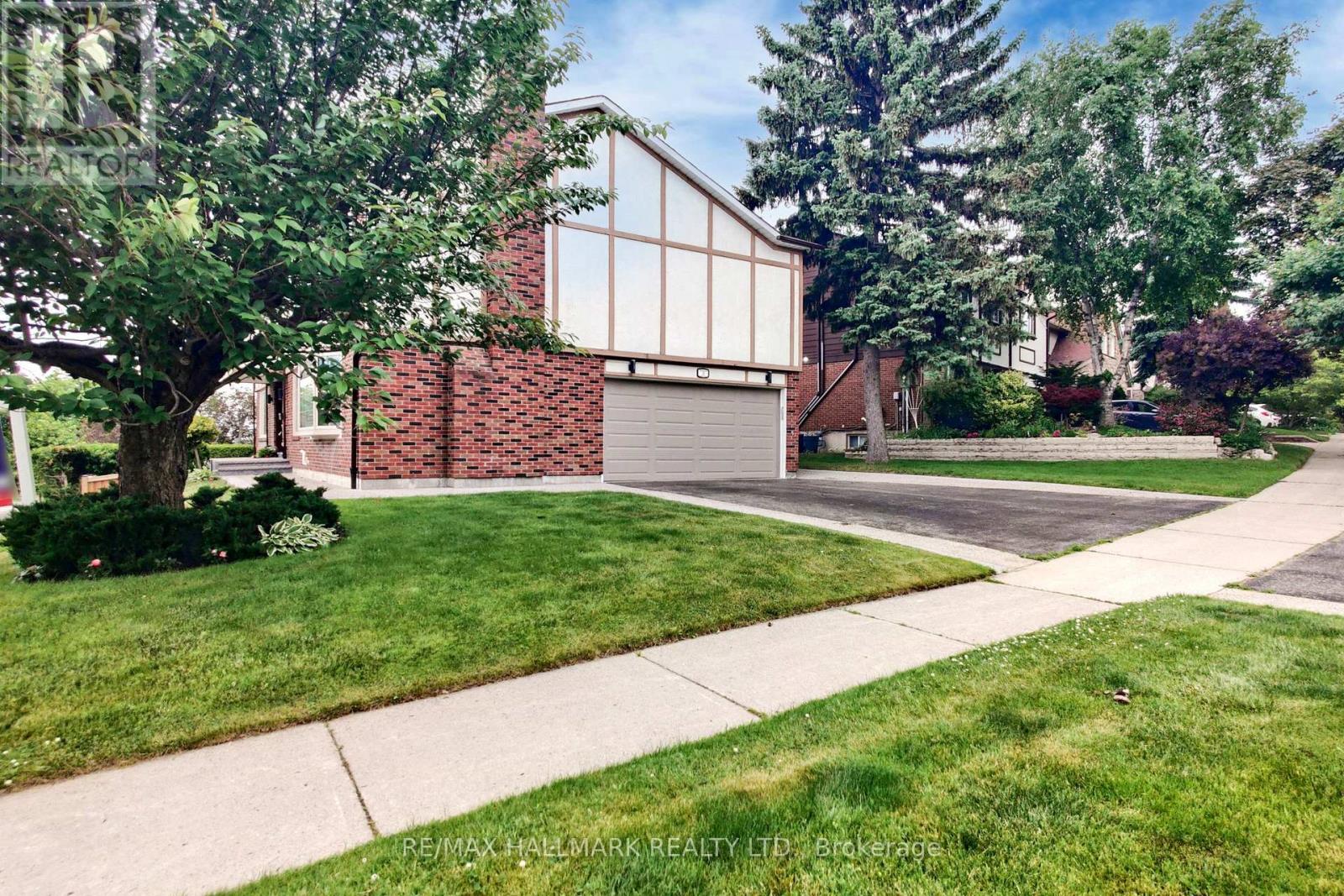 2 Butterfield Drive, Toronto, Ontario  M3A 2L8 - Photo 4 - C12990832