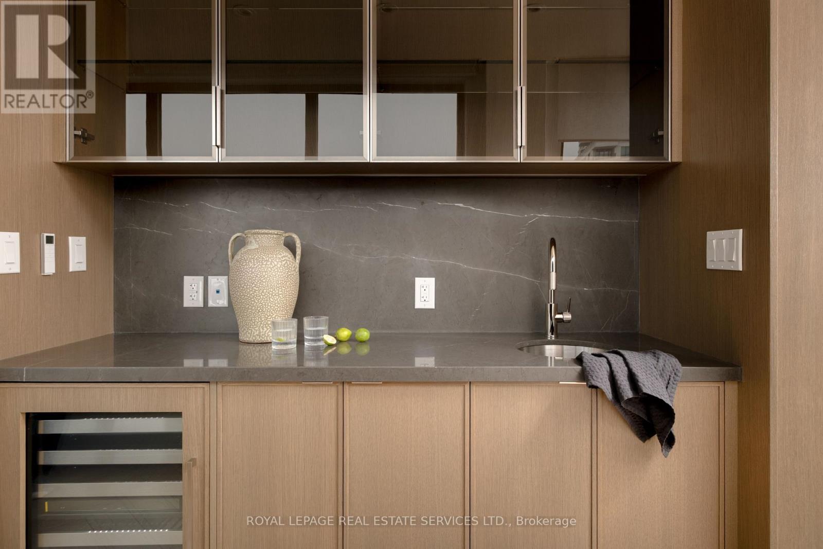 Fourth Level - 32 Rowanwood Avenue, Toronto, Ontario  M4W 1Y7 - Photo 12 - C12990900