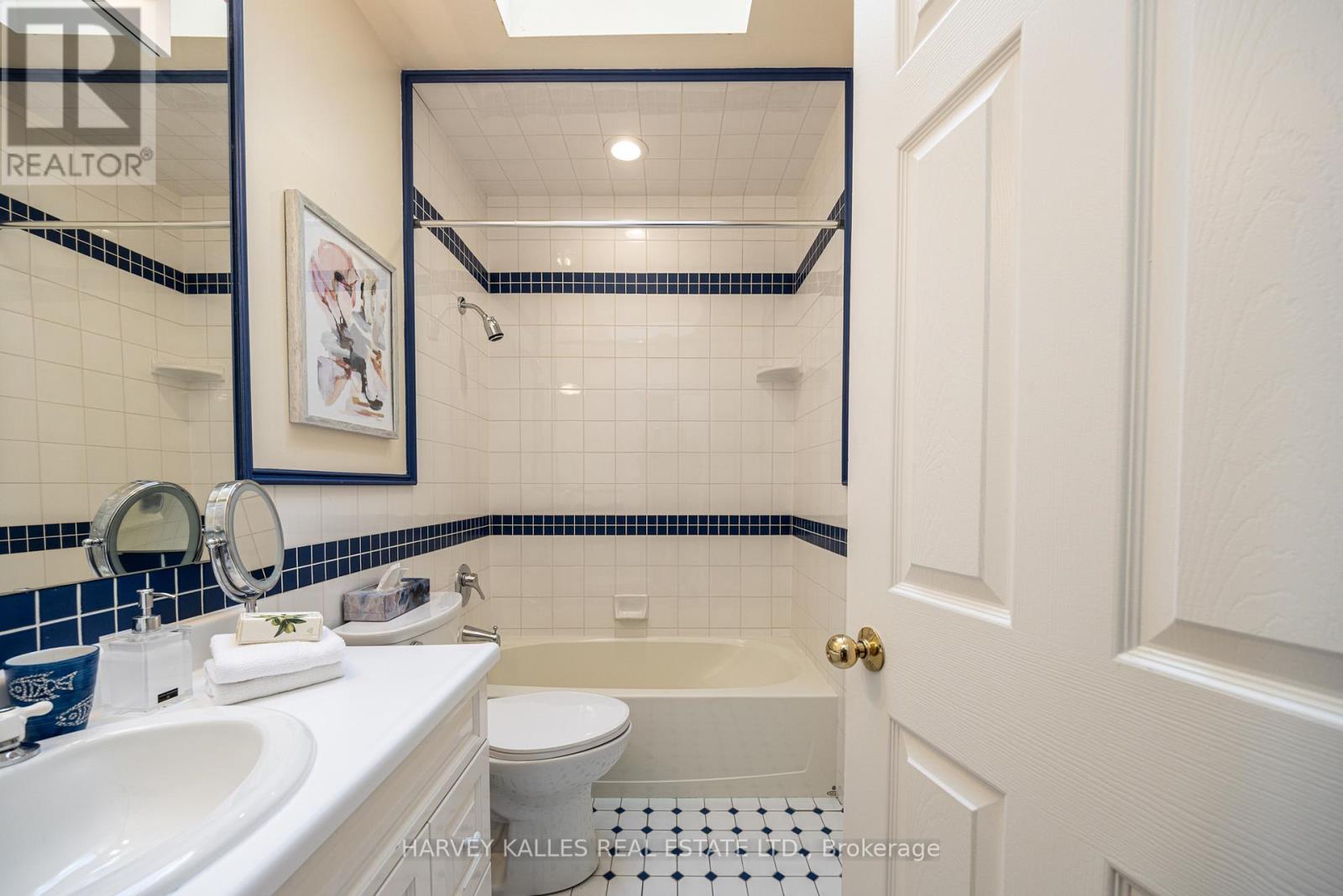 370 St Clements Avenue, Toronto, Ontario  M5N 1M1 - Photo 32 - C12991084