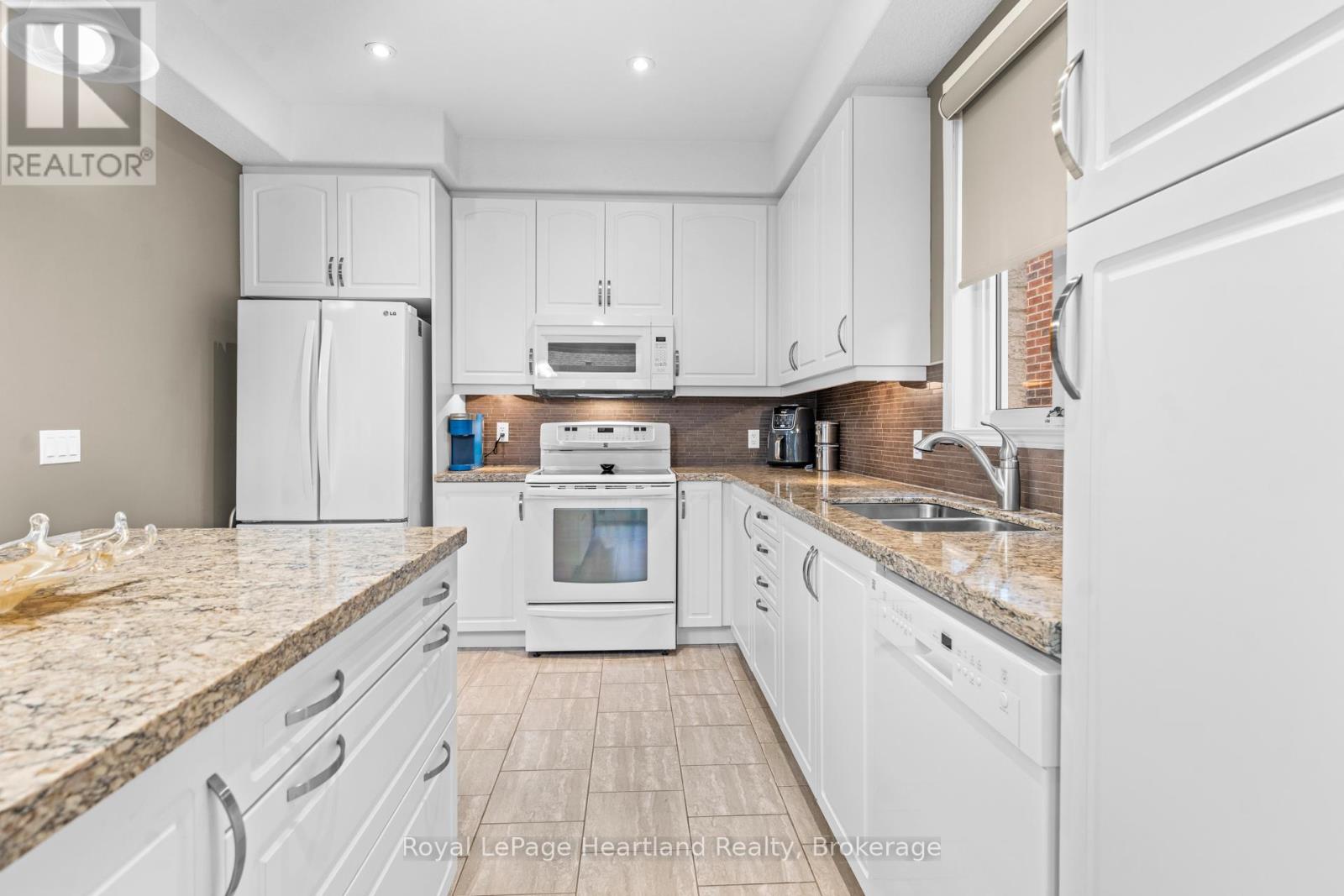 10 - 10 Macpherson Avenue, Huron East, Ontario  N0K 1W0 - Photo 18 - X12990750