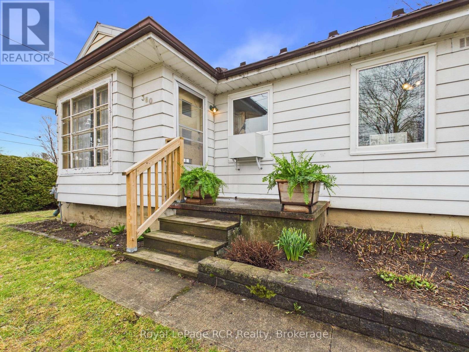 380 Winston Street E, North Perth, Ontario N4W 2T8 - Photo 2 - X12990838