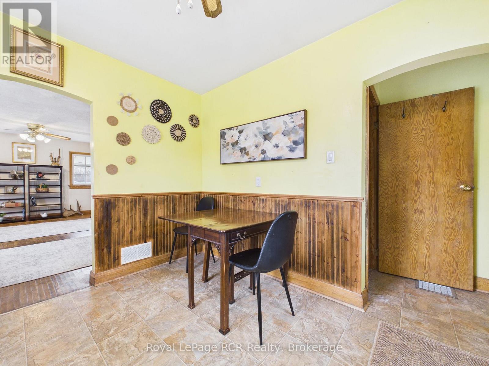 380 Winston Street E, North Perth, Ontario N4W 2T8 - Photo 5 - X12990838