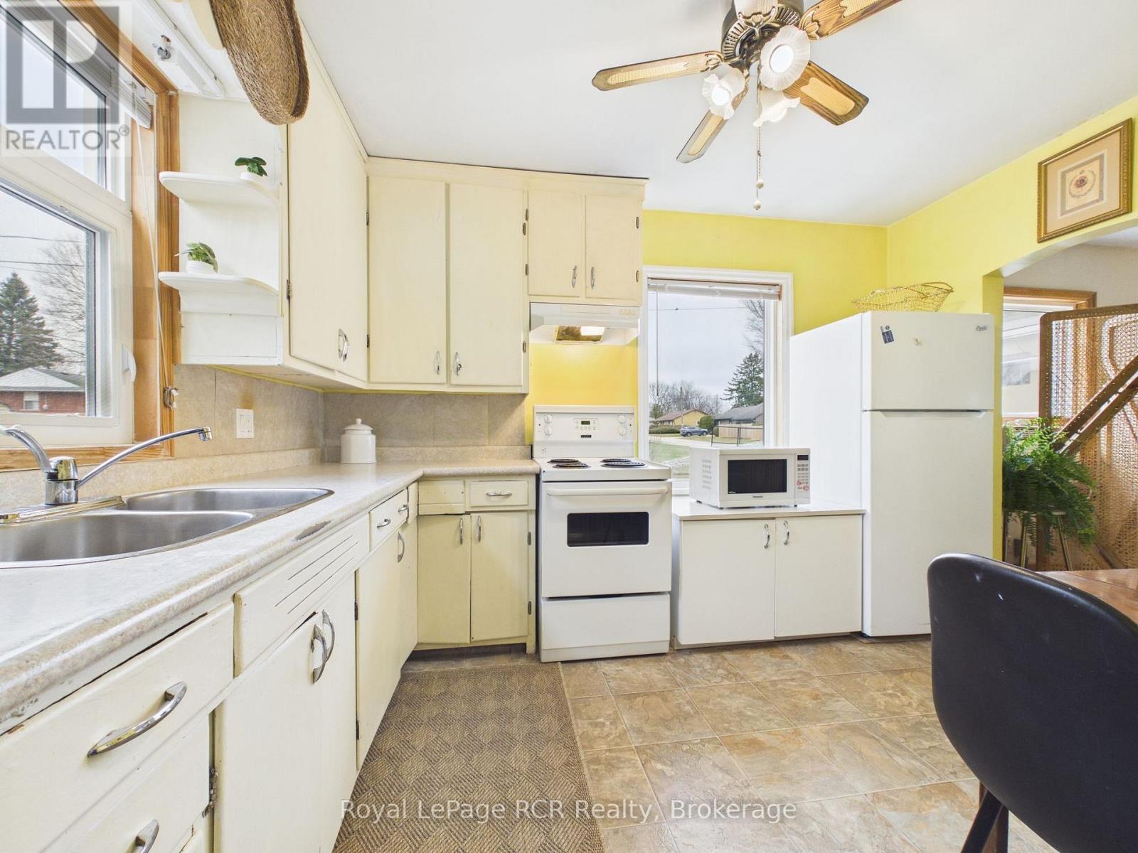 380 Winston Street E, North Perth, Ontario N4W 2T8 - Photo 6 - X12990838