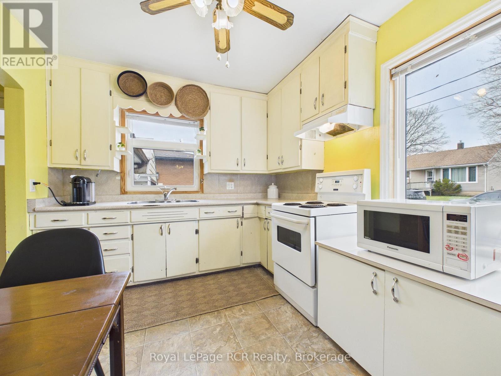 380 Winston Street E, North Perth, Ontario N4W 2T8 - Photo 7 - X12990838