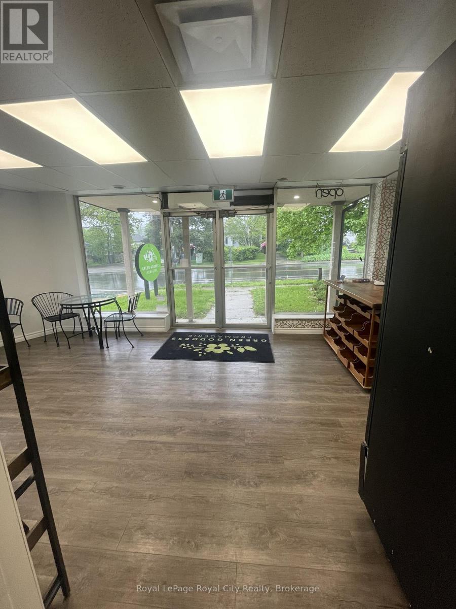 563 Woolwich Street, Guelph, Ontario  N1H 3Y4 - Photo 3 - X12990872