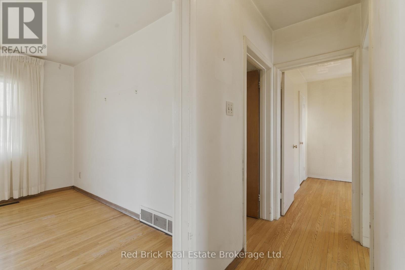 38 Dumbarton Street, Guelph, Ontario N1E 3T3 - Photo 16 - X12990908