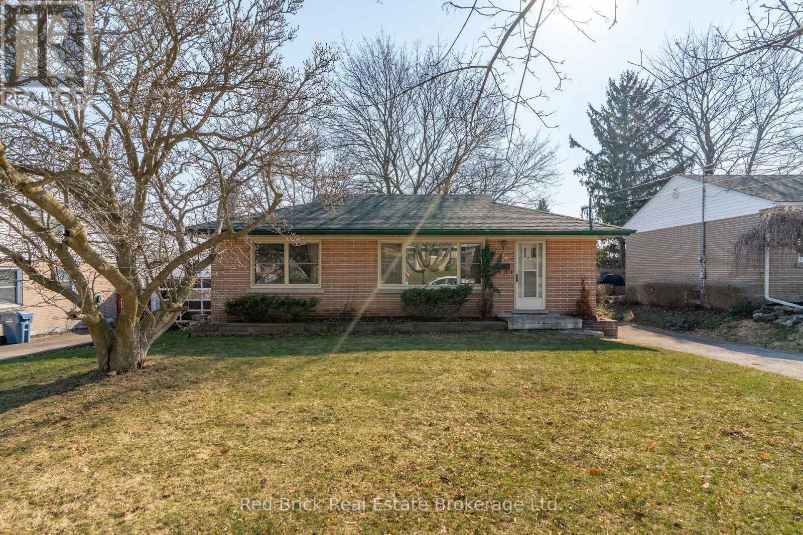 38 Dumbarton Street, Guelph, Ontario N1E 3T3 - Photo 2 - X12990908