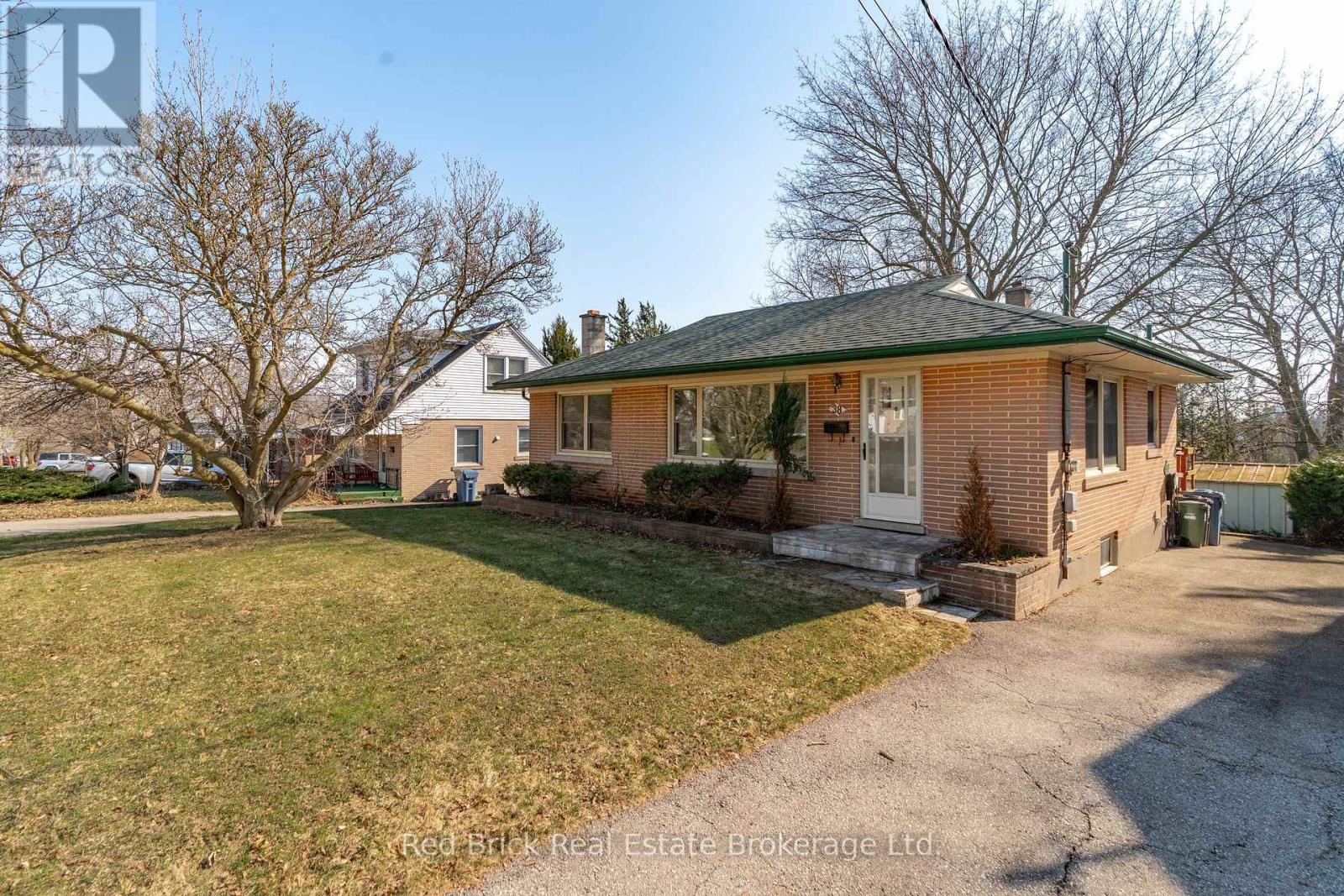 38 Dumbarton Street, Guelph, Ontario N1E 3T3 - Photo 3 - X12990908