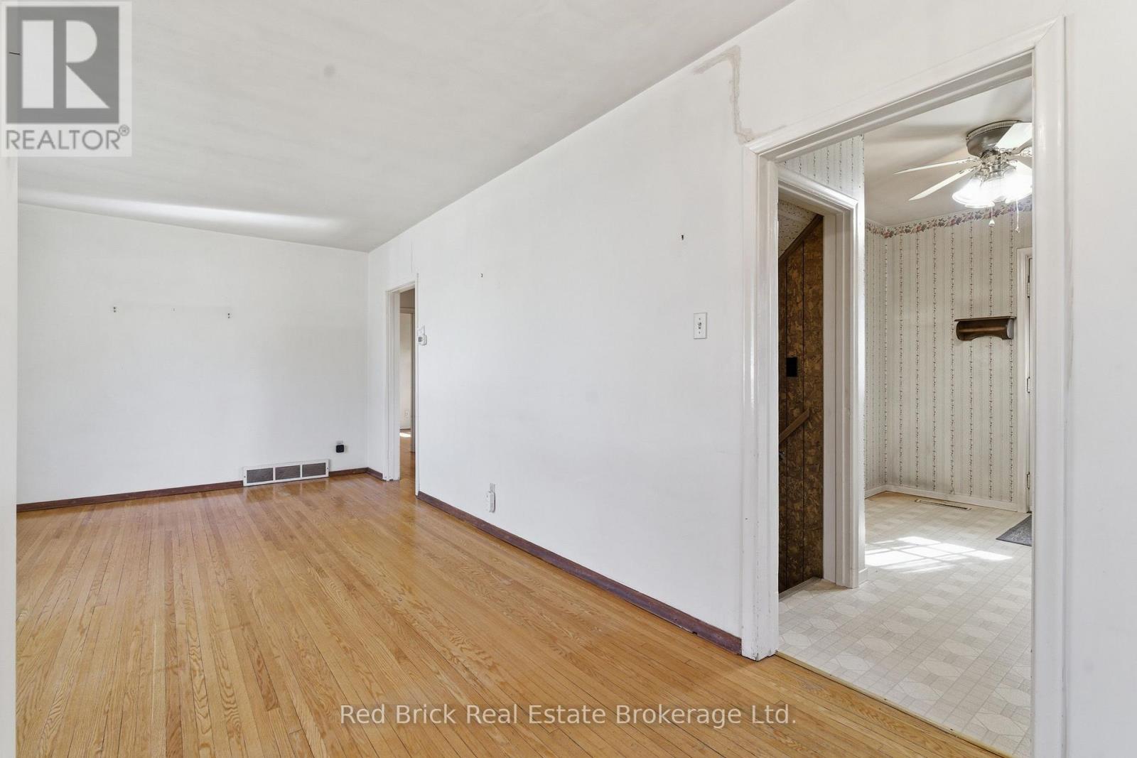 38 Dumbarton Street, Guelph, Ontario N1E 3T3 - Photo 9 - X12990908