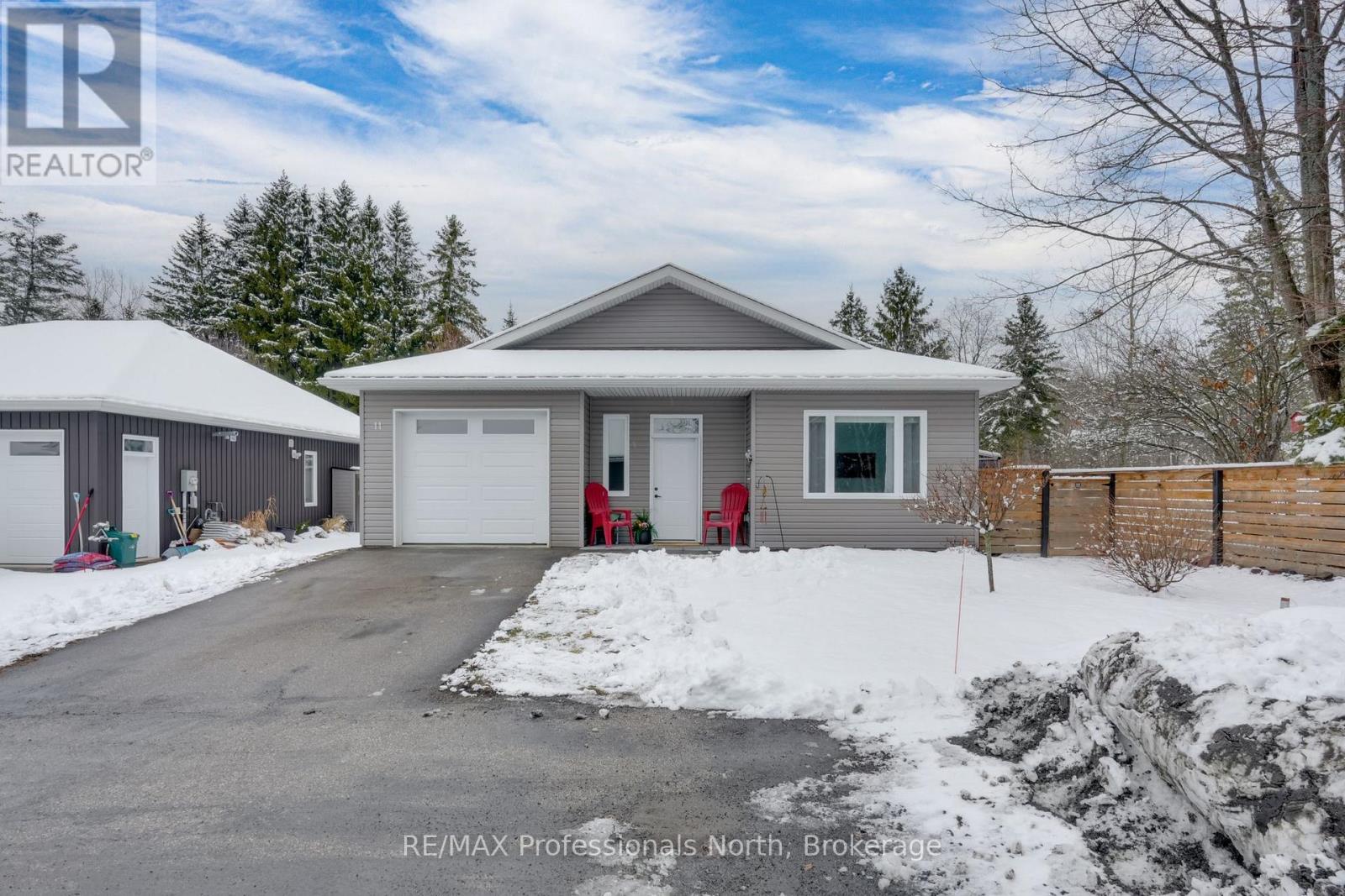 11 AUTUMN LANE, Huntsville, Ontario