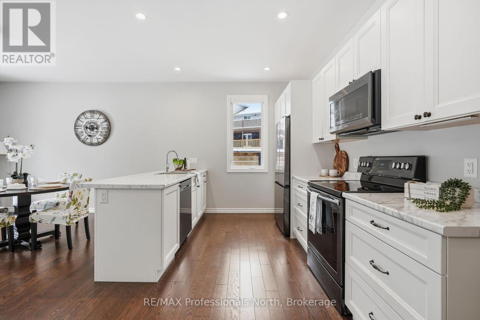 11 Autumn Lane, Huntsville, Ontario  P1H 0C7 - Photo 10 - X12990910