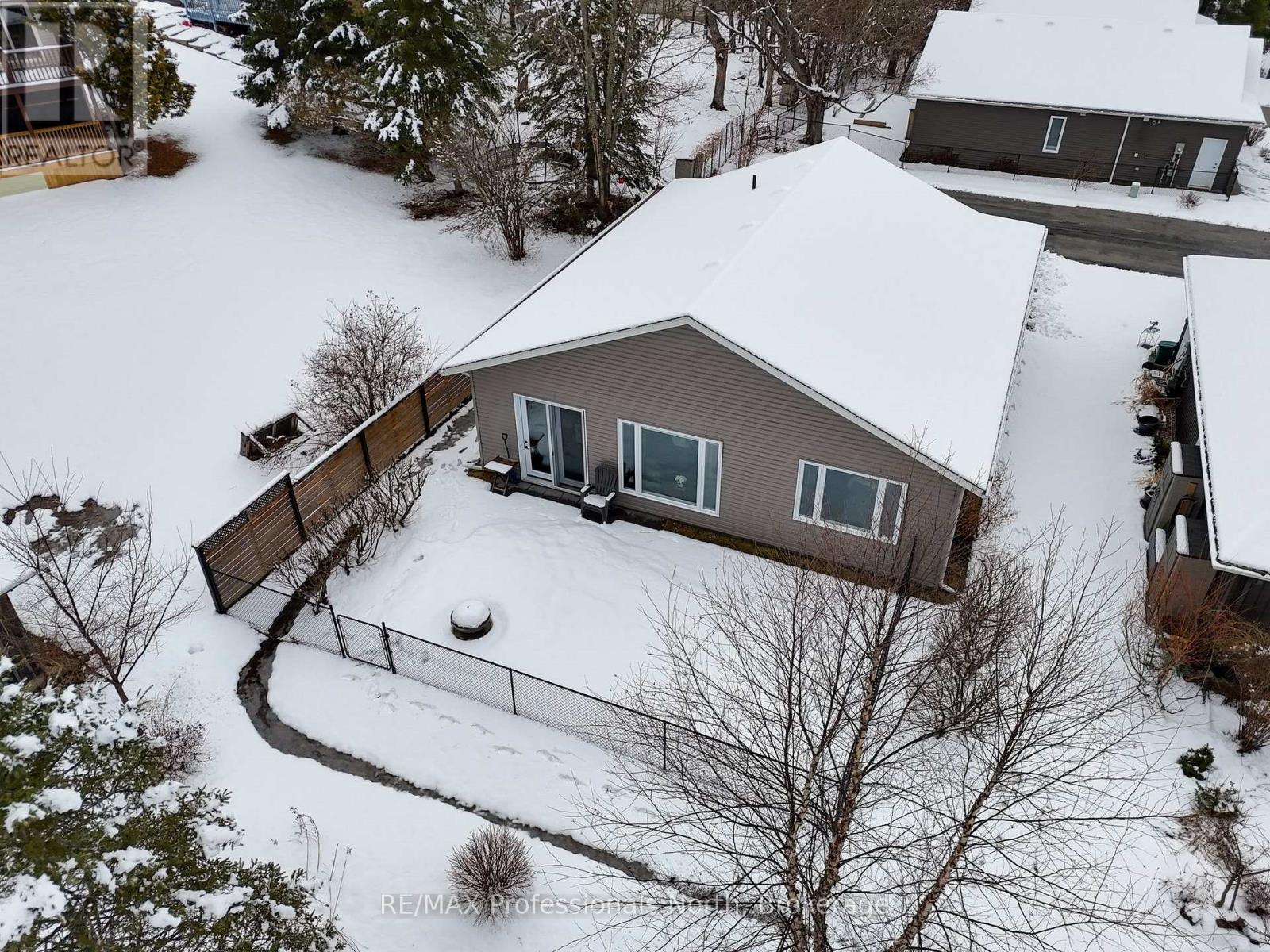 11 Autumn Lane, Huntsville, Ontario  P1H 0C7 - Photo 25 - X12990910