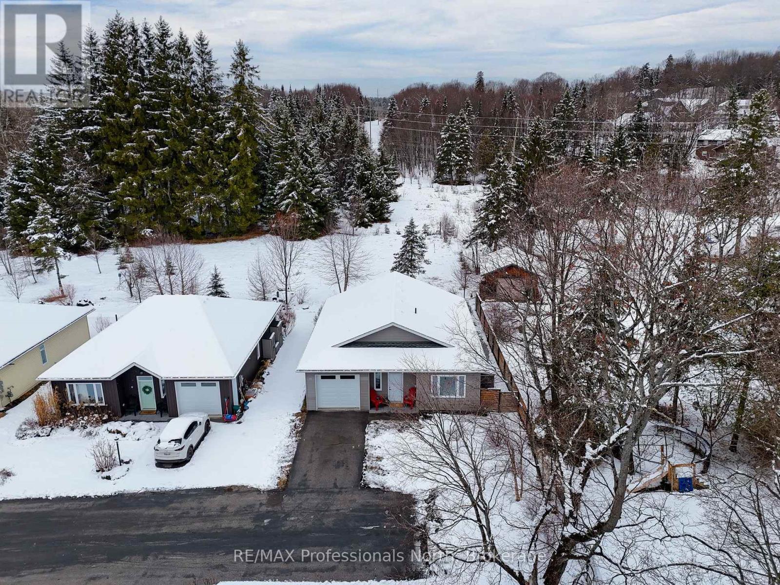 11 Autumn Lane, Huntsville, Ontario  P1H 0C7 - Photo 4 - X12990910